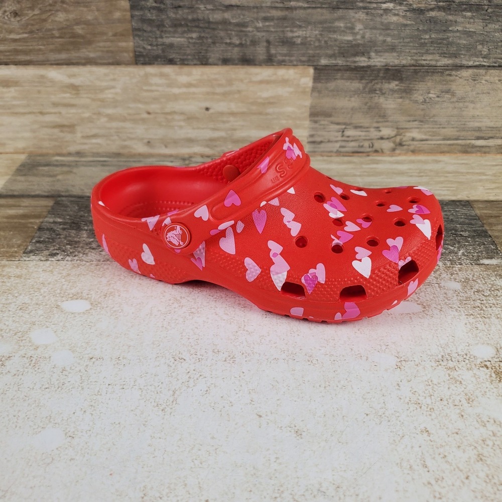 Crocs Classic V-Day Clogs Kids Sz 1 J1 Red Heart Graphic Slingback Round Toe